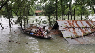 Lũ chồng lũ khiến hàng triệu người Bangladesh và Ấn Độ điêu đứng