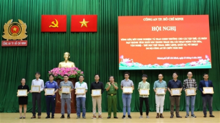 Khen thưởng tập thể, cá nhân đạt thành tích cao tại các hội thao, hội diễn