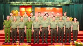 Nắm vững mặt trận tư tưởng, đổi mới công tác đảng, công tác chính trị