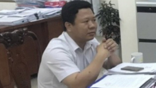 Tiếp tay chiếm đất công, Trưởng phòng TN&MT cùng 3 cán bộ bị bắt