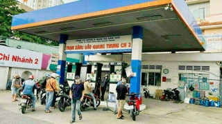 Hoa mắt với… xăng!