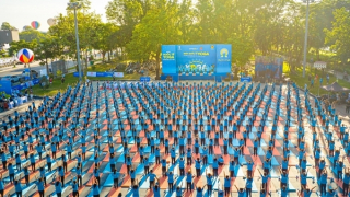 Đồng diễn Yoga tại Nghênh Lương Đình, TP Huế