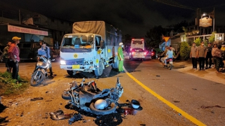 Xe máy đối đầu xe tải, 2 nữ sinh thương vong