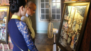 Vẽ tranh "Truyện Kiều" bằng nghệ thuật pháp lam