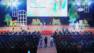 Gần 11 nghìn trẻ mồ côi có "Mẹ đỡ đầu"