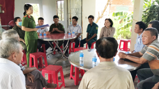 Hình ảnh đẹp của nữ Trưởng Công an xã vùng biên