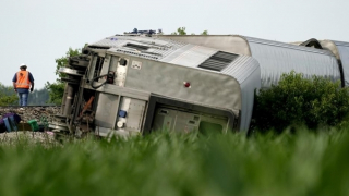 Tàu hỏa đâm trực diện xe tải, nhiều người thương vong