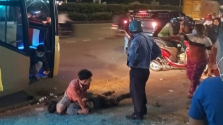 Khống chế 2 đối tượng đâm gục tài xế xe khách trên QL1