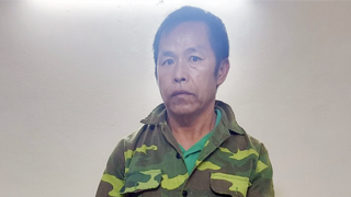 Ôm "hàng trắng" giữa trưa