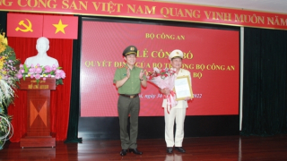 Công bố tân Cục trưởng Cục Quản lý xuất, nhập cảnh