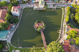 Hồ bơi miễn phí từ cải tạo ao làng bị ô nhiễm