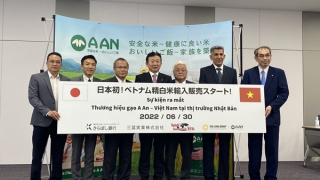 Gạo Việt Nam lần đầu tiên được bày bán tại Nhật Bản