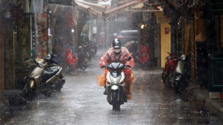 Miền Bắc nhiều nơi mưa to, Trung Bộ nắng nóng hạ nhiệt