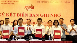 Hợp tác xử lý tin giả trên không gian mạng