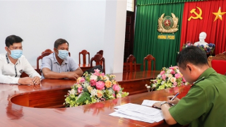 Hai người khai thác cát trái phép bị xử phạt hơn 200 triệu đồng