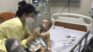 Cứu sống cháu bé 8 tháng tuổi khi đã ngừng tim, ngừng thở