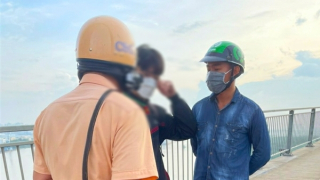 CSGT kịp thời khuyên nhủ nam thanh niên từ bỏ ý định tự tử