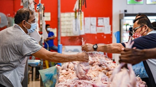 Malaysia tranh cãi khoản trợ cấp tiền mặt cực lớn