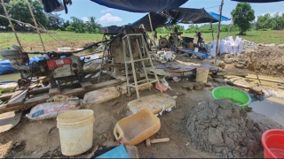 Lợi dụng khai khoáng để đãi vàng trái phép