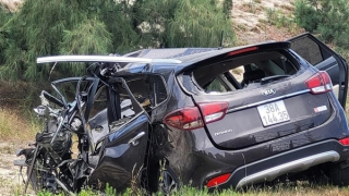 Ô tô con đấu đầu xe tải, 5 người chết và bị thương