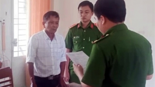 Làm giả công văn của UBND huyện để lừa bán cát