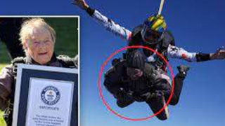 Tân kỷ lục gia về nhảy dù ở độ tuổi trên 100