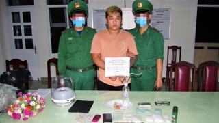 Vừa sử dụng súng bút, vừa tàng trữ ma túy