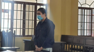 Lãnh án tù vì nhiều lần “yêu” bạn gái nhí