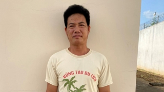 Bắt giam phó hiệu trưởng dâm ô với nữ sinh