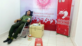 Thượng uý Công an xã hiến máu cứu người đàn ông bị trâu húc