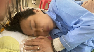 Tuần tra lúc nửa đêm, kịp thời cứu người phụ nữ trôi dạt trên biển