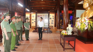 Dâng hương tưởng niệm Tổng Bí thư Nguyễn Văn Cừ