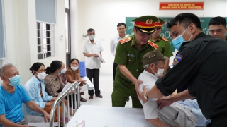 Thăm khám, cấp phát thuốc miễn phí cho người có công, gia đình chính sách