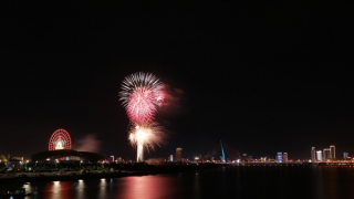Pháo hoa rực rỡ trên bầu trời Đà Nẵng đêm đại nhạc hội “Take me to the Sun”