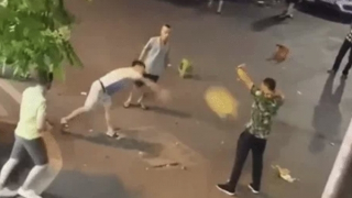 Làm rõ, xử  lý nghiêm nhóm thanh niên xô xát với người nước ngoài ở phố cổ