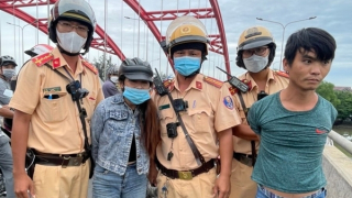 CSGT truy bắt cặp đôi bẻ khóa trộm xe máy