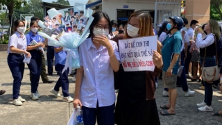 Vượt qua áp lực thi cử: Sẻ chia thay kỳ vọng