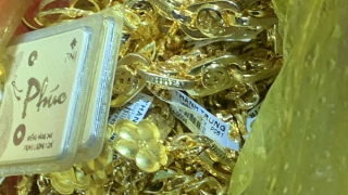 Bắt tạm giam chủ tiệm vàng tiêu thụ vàng trộm cắp