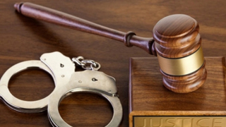 Khởi tố 3 đối tượng hủy hoại tài sản