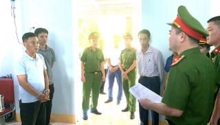 Một cán bộ địa chính bị khởi tố vì “ăn tiền” của dân