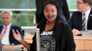 Nữ Bộ trưởng  gốc Phi trẻ nhất nội các Đức từng thấp thỏm lo bị trục xuất