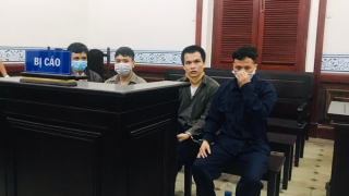 Kinh doanh không lãi, Giám đốc chỉ đạo nhân viên sản xuất nhớt giả