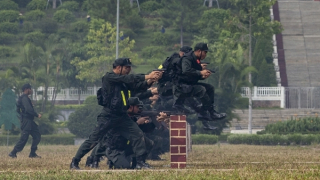 Đặc nhiệm diễn tập tấn công tội phạm ma túy mang vũ khí nóng