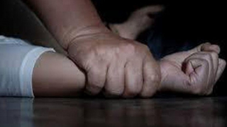 Bắt giáo viên chủ nhiệm dâm ô đối với 2 nữ học sinh