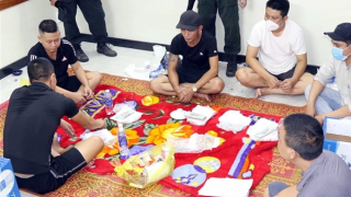 Bắt giữ 18 con bạc sát phạt nhau bằng hình thức xóc đĩa