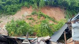 Sạt lở đất, 4 người trong một gia đình bị thương