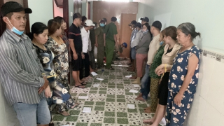 24 con bạc thuê nhà nghỉ để lắc tài xỉu