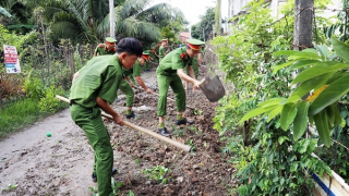 Công an Tây Ninh về cơ sở "3 cùng" với dân