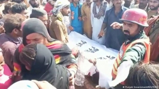 Lật tàu chở khách dự đám cưới, ít nhất 20 người thiệt mạng