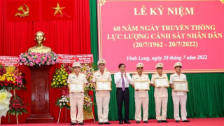 Công an Vĩnh Long kỷ niệm 60 năm Ngày truyền thống lực lượng CSND